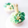 Cupcake mit goldenen Schokokugeln Zuckerwuschel