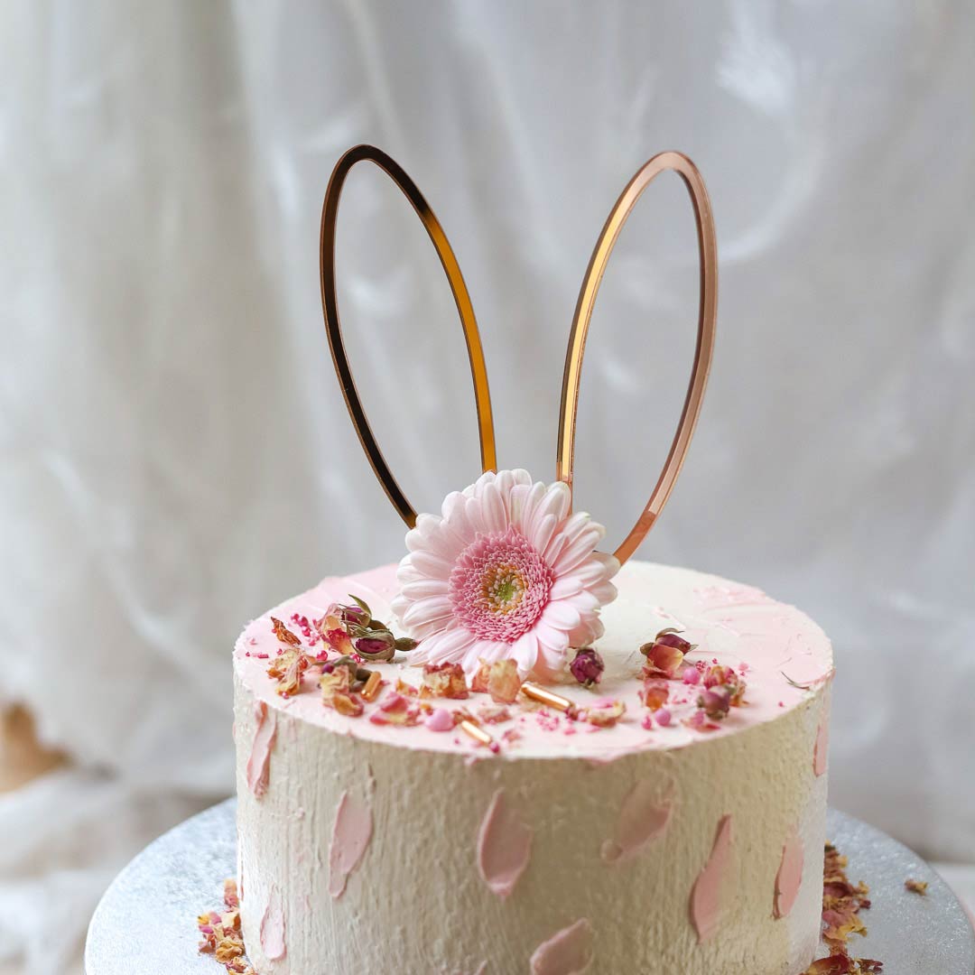 Ostertorte Boho chic Tortendeko Blume Hasenohren Tortentopper